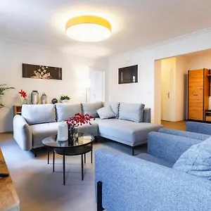 Experience From A Stylish And Modern Apartamento