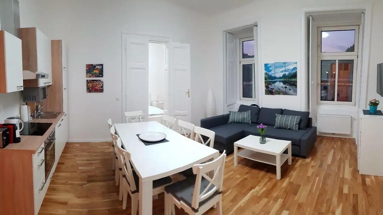 Central Living - Naschmarkt Vienna Apartment